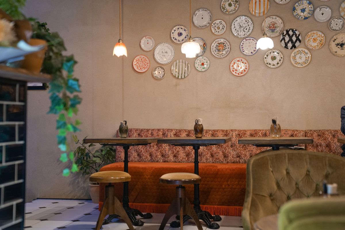 Cloud Factory Esch-sur-Alzette interior with its collection of decorative plates