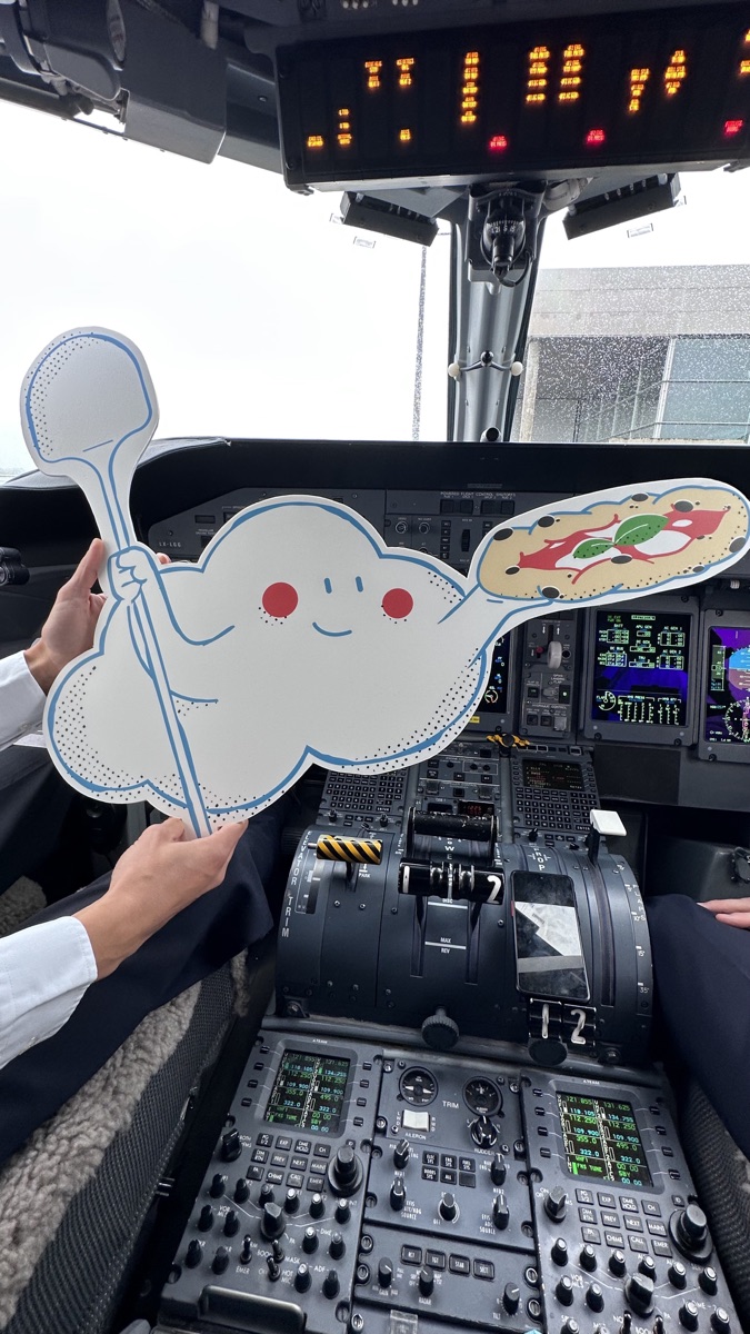 Jean-Cloud visiting the cockpit of a Luxair plane